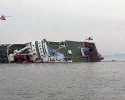 Εκατοντάδες αγνοούμενοι μαθητές στο ναυάγιο στη Νότιο Κορέα. Επιβεβαιωμένοι 6 νεκροί.